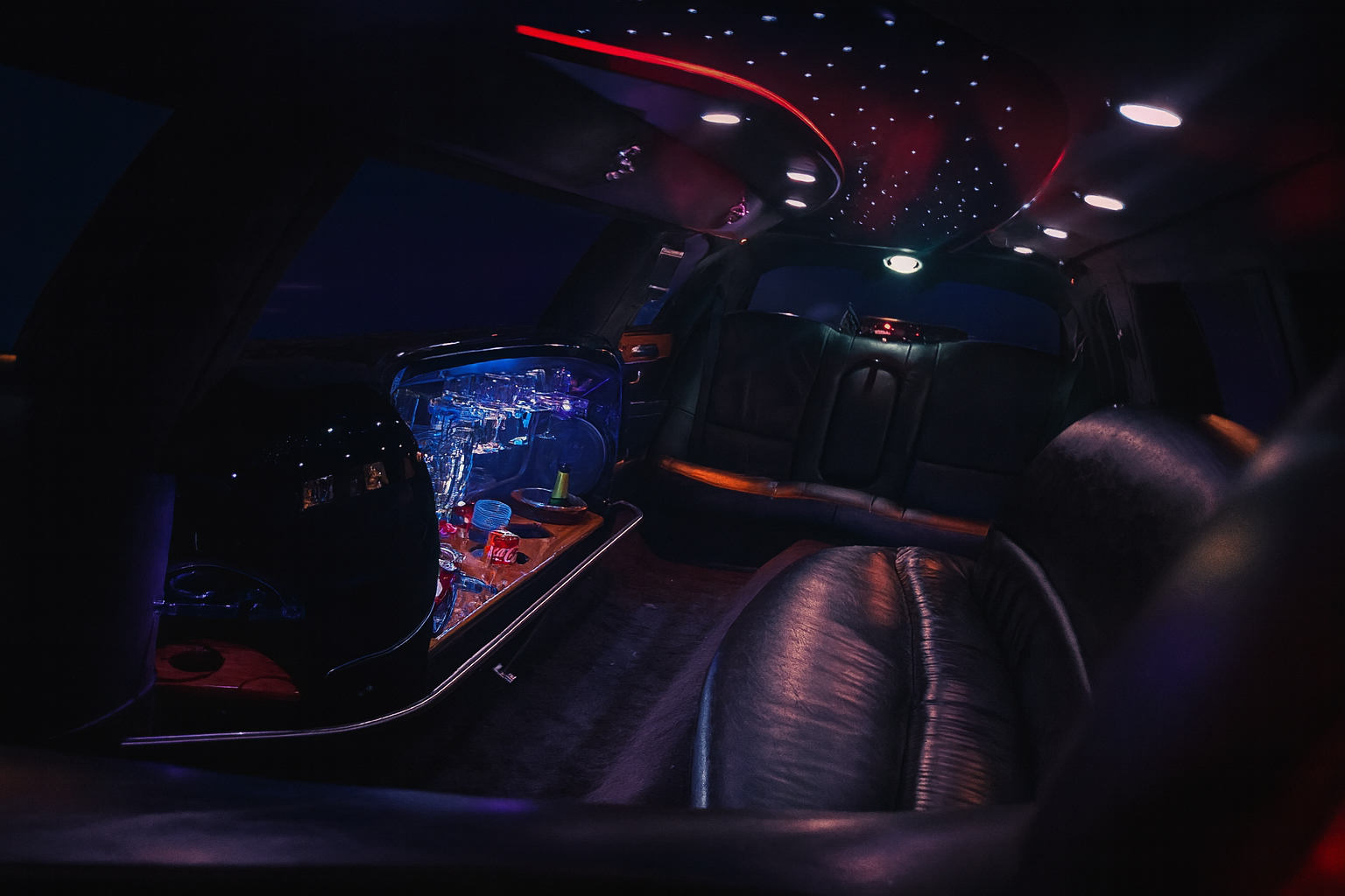 Paris by Night – intérieur limousine avec lumière néon